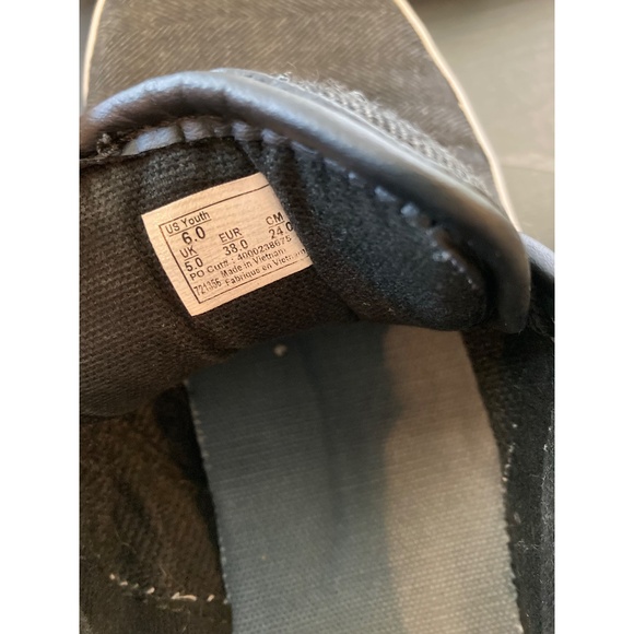 Vans Tennis Shoes Dark Gray Tweed Color Style is Youth Size 6 - Picture 5 of 5